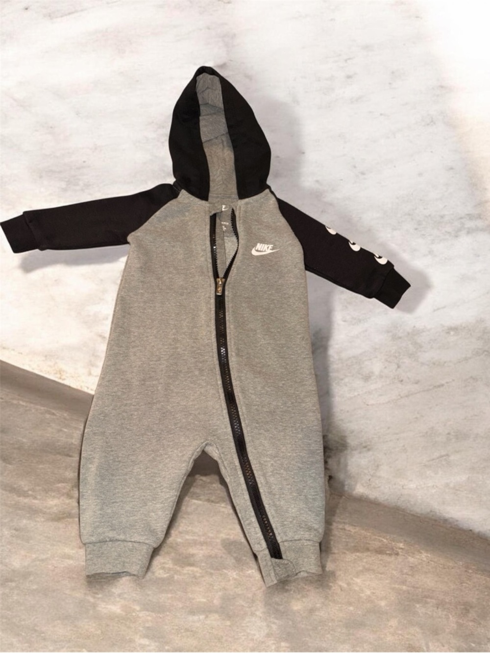 👶 Nike Baby Hooded Jumpsuit 6M Gray Black Zip Up One Piece